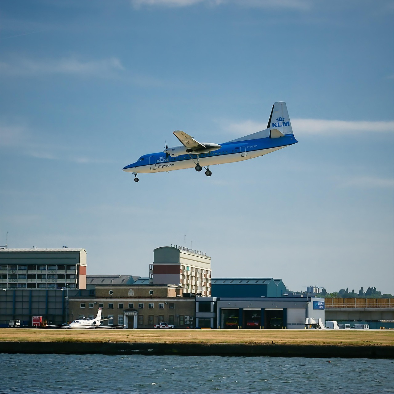 Premium Transfers to London City Airport London airport