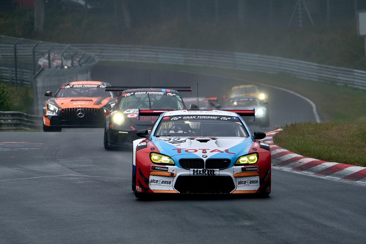 car-racing-4394450_1280