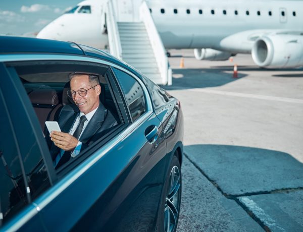 Executive Chauffeur for Corporate Event Transfers Exec event ride
