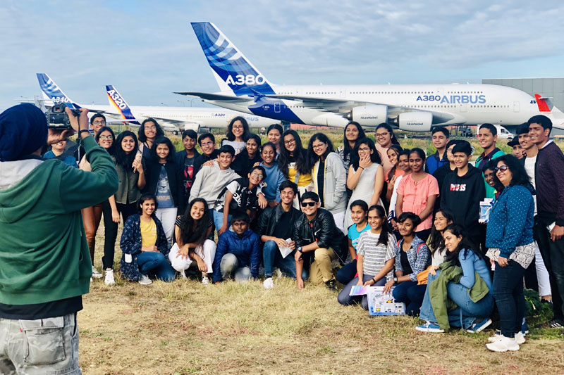 Large Group & Minibus Transfers Group airport trip